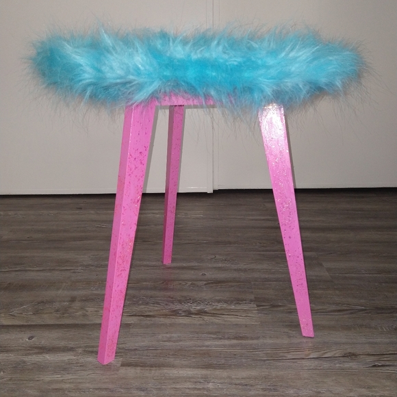 End table / night stand / plant stand - Picture 4 of 6